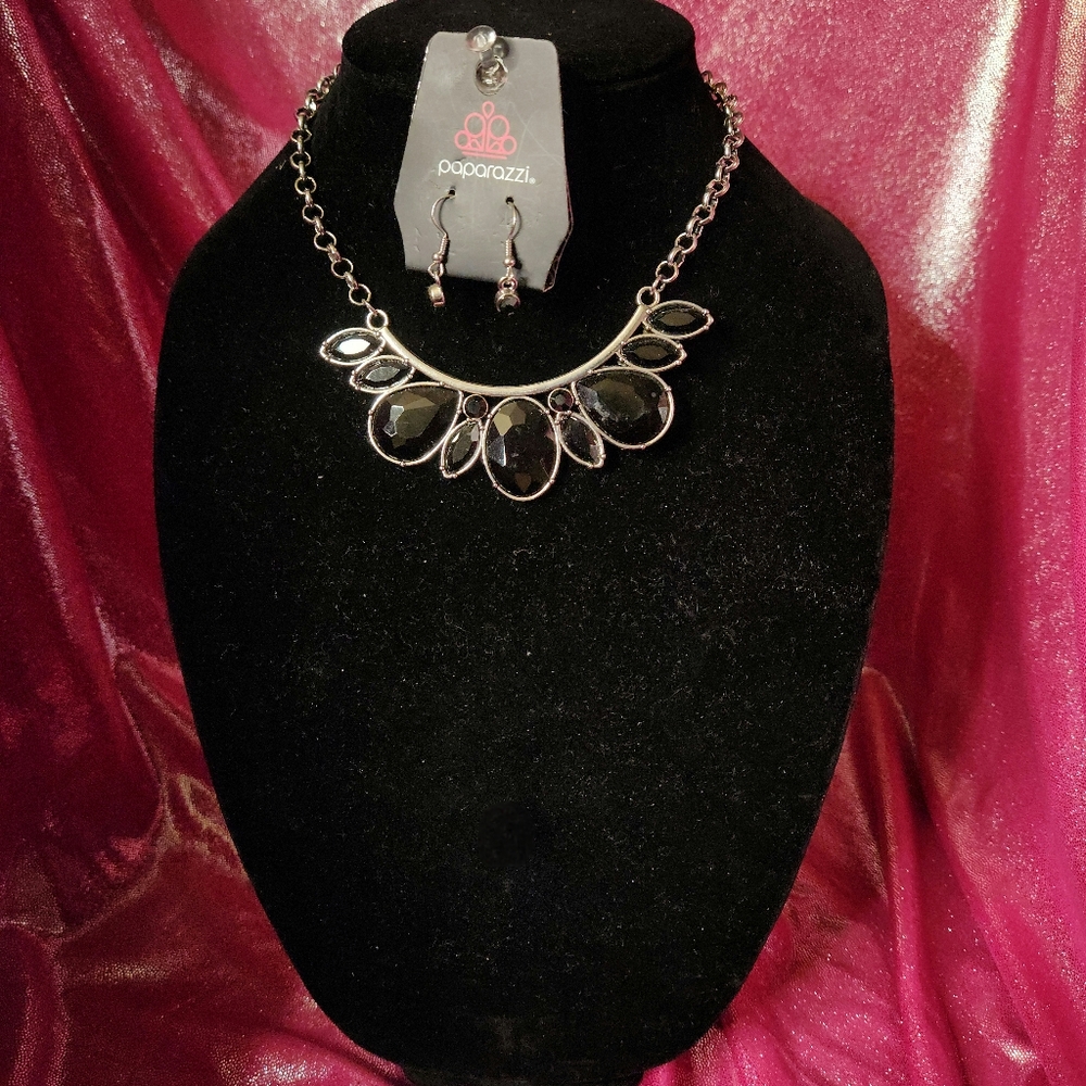 Paparazzi Black and Silver Necklace Set